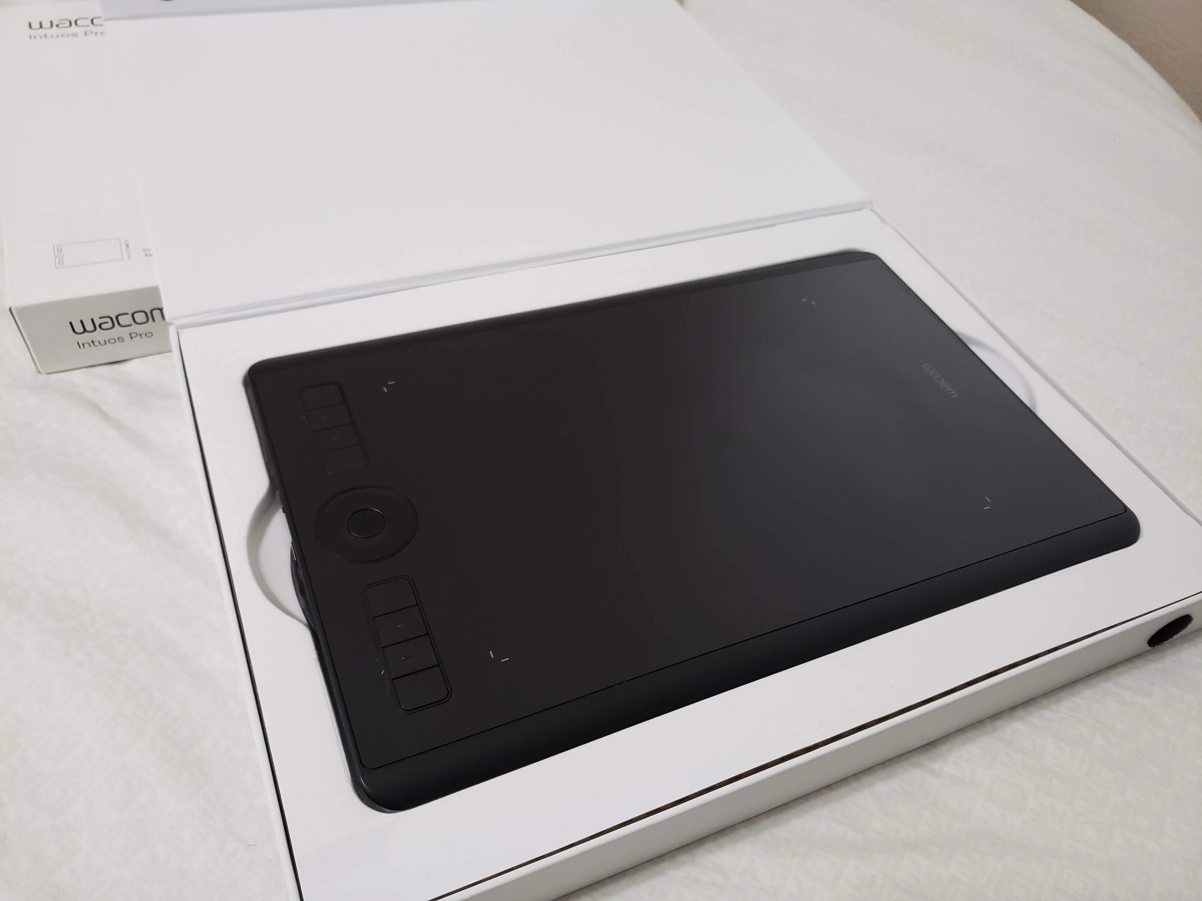 Wacom Intuos Pro Medium PTH660 (Open Box Tablet) - Image 2